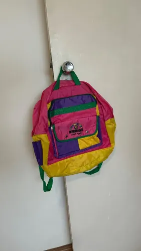 Mochila anos 90 vintage colorida