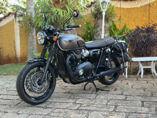 Triumph Bonneville T120 Black 2025 - Cheia de Acessórios - impecável