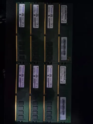 Vendo Pentes de Memória Ram 1x8GB DDR4 3200MHZ