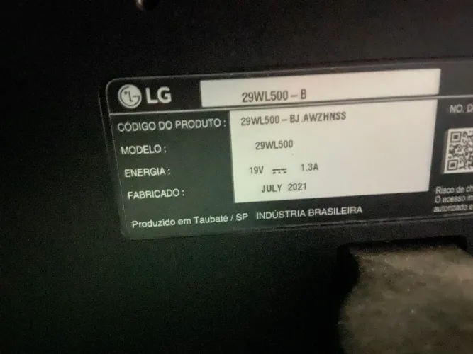 LG UltraWide 29WL500-B, com tela 29? R2560×1080 e 75 Hz