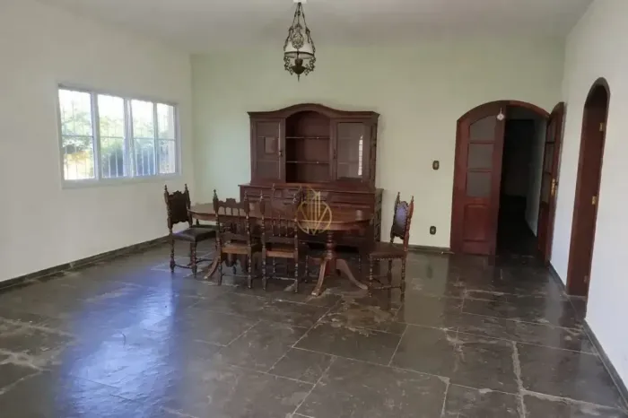 Casa com 3 dormitórios para alugar com 338,00m² no Jardim Planalto Verde