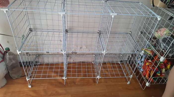 Vendo 2 balcões aramados com 6 nichos usados