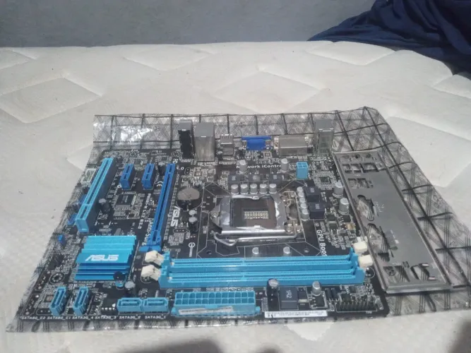 Placa mãe Asus H61-M DDR3