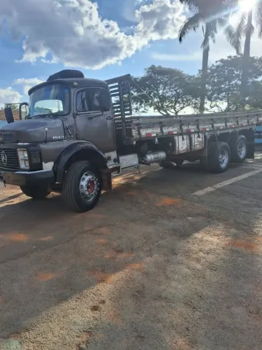 Caminhão Mercedes Benz 1513