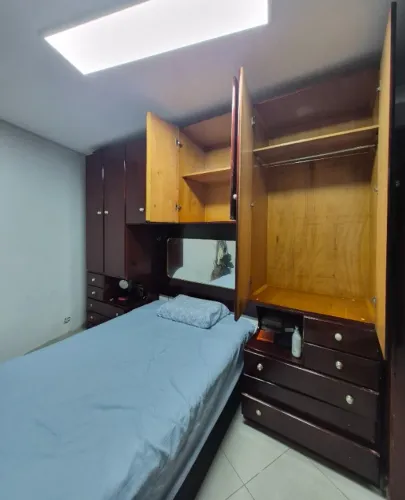 Guarda-Roupa Modulado Casal com Ponte, Espelho e Criado-Mudo Integrado - Ótimo Estado