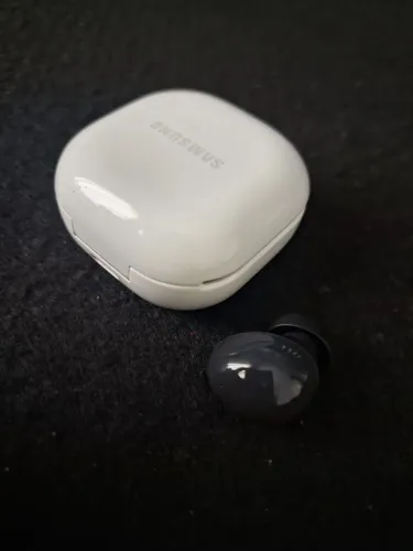Samsung Galaxy Buds 2 - Laldo Direito e Caixa Carregadora - Fone de Ouvido Bluetooth