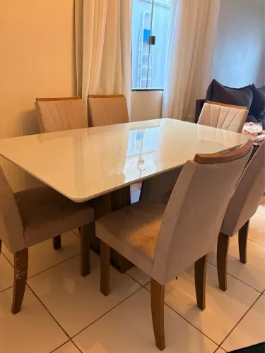 Mesa tampo de vidro com 6 cadeiras