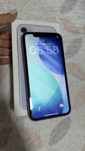 iPhone 11 lilás 64GB