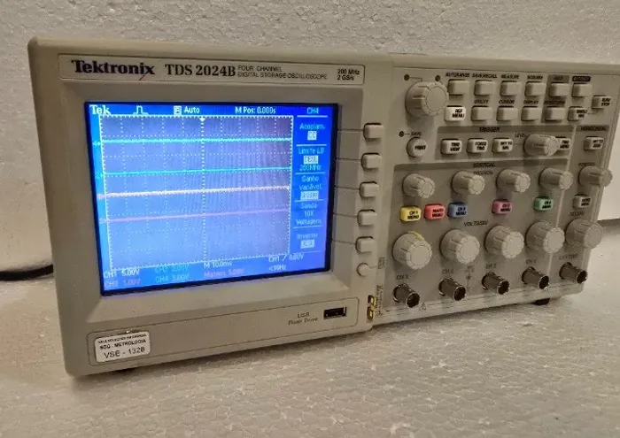 Osciloscópio digital TDS2024B de 4 canais Tektronix