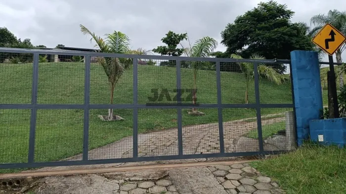 Chácara 10.000m² no Bonsucesso SJC: Casa com 5 Dorms, Suíte e Acabamento em Porcelanato