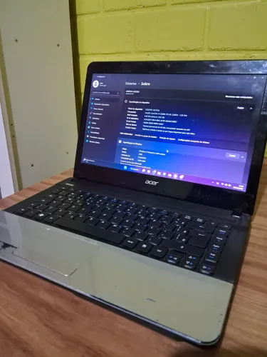 Notebook Acer E1