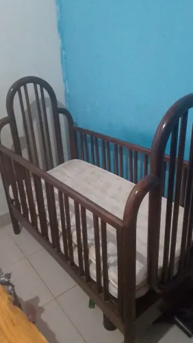 Berço infantil de madeira retrô 400 reais faço até 350 caso vim buscar 
