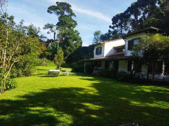 Imóvel para venda possui 300 metros quadrados com 5 quartos em Bingen - Petrópolis - RJ