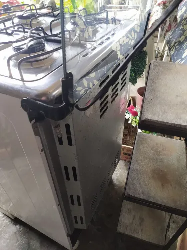Fogão 4 bocas. Eletrolux. Elétrico. Semi-novo. Limpinho. Só pegar e usar!