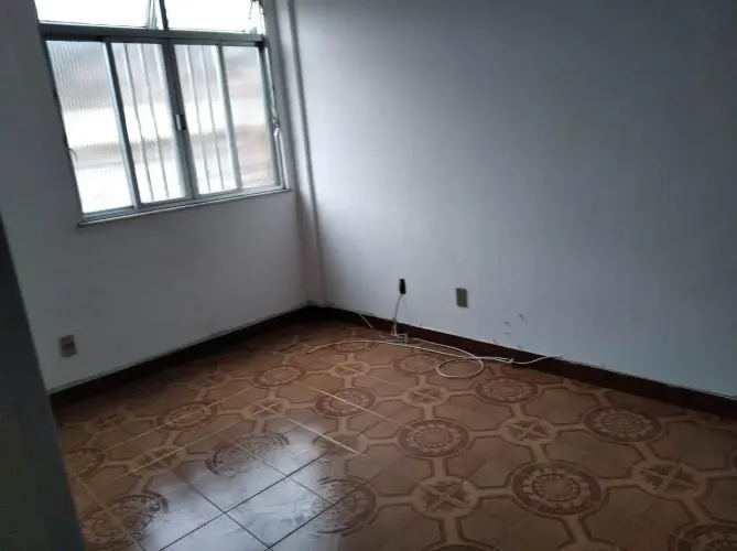 Imóvel para aluguel possui 72 metros quadrados com 3 quartos em Mosela - Petrópolis - RJ