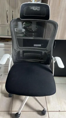 Cadeira gamer branca c/ preto