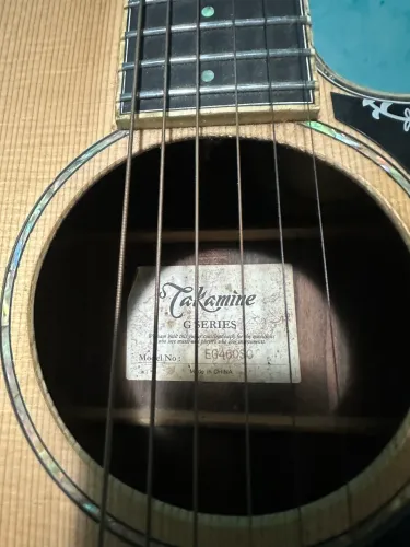 Violão takamine