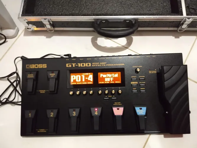 Pedaleira BOSS GT-100
