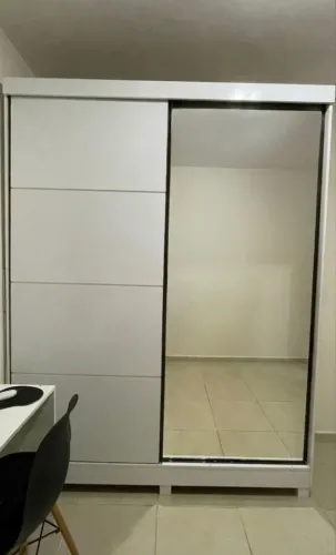 Guarda-roupa branco com 2 porta de correr