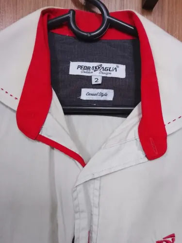 Camisa Creme com detalhes vermelhos P