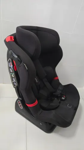 Cadeira de bebê para carro até 25kg.