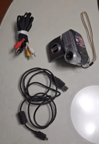 Câmera Fotográfica e Filmadora Digital Multilaser, Com 2 cabos : para TV e para USB-C