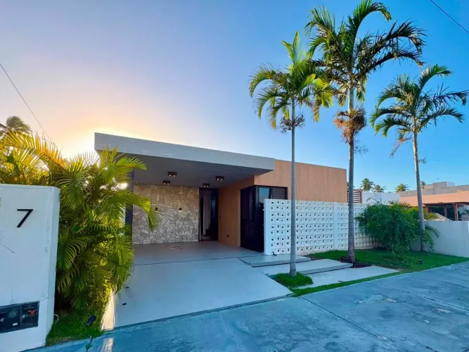 Casa de alto padrão no Condomínio Portal do Mar