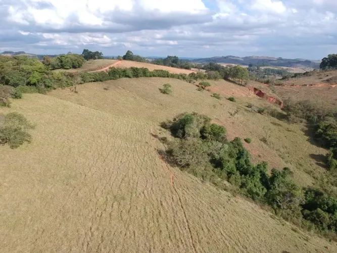 Venda-se terreno em Oliveira, com aptidão para o cultivo de café, com 9.6 ha