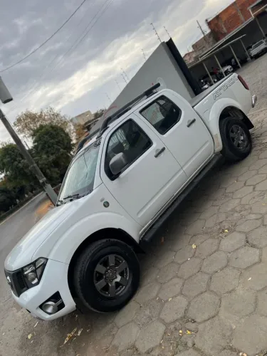 Nissan Frontier SV At.cd 4X4 2.5 TB Diesel Mec. 2013