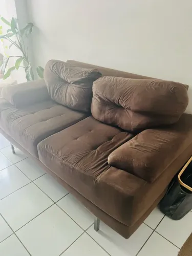 Vendo sofá 2 lugares espuma está firme pés em inox