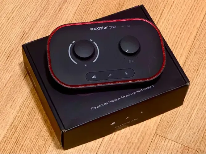 Interface Focusrite Vocaster One para Podcast e Streaming