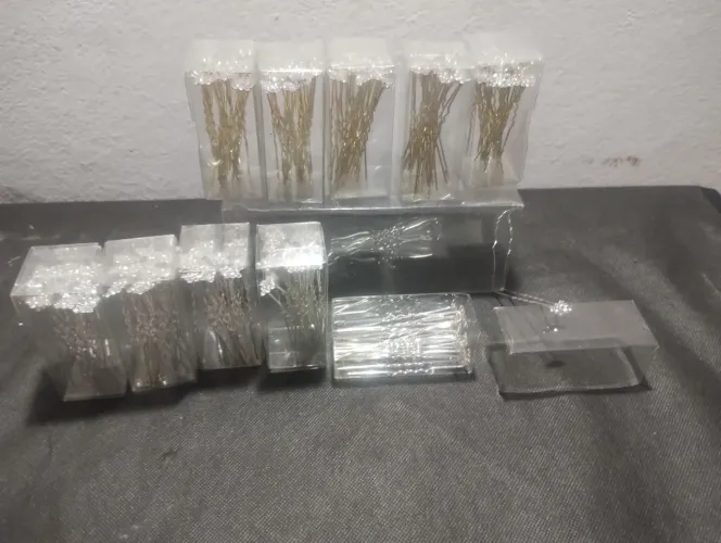 Grampos strass 150 unidades 