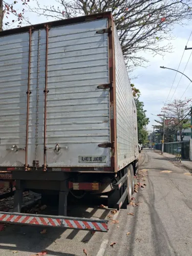MB1614 BAÚ TRUCK