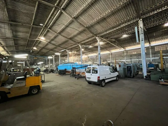 Galpão Comercial de 2.200 m² para Aluguel em Vila Margarida, São Vicente