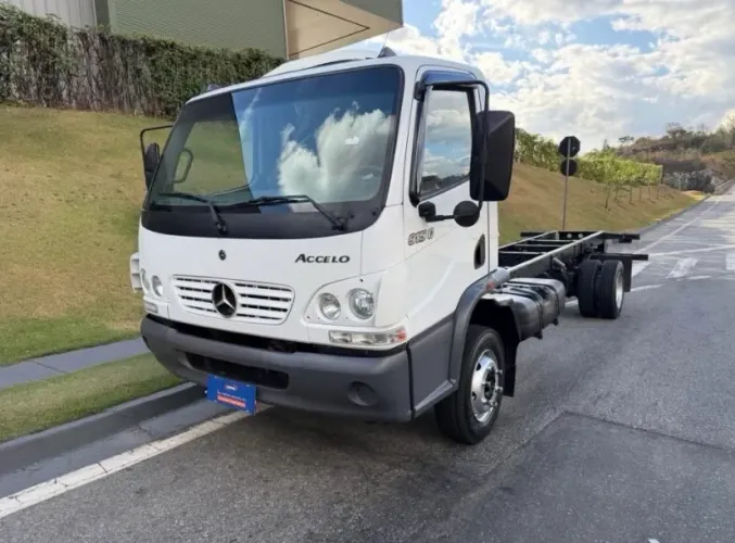 Mercedes-Benz 915
