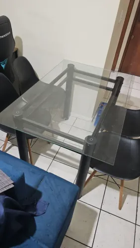 Mesa de jantar 4 lugares estilo industrial com tampo de vidro 6mm 1,20mx80cm e base de aço