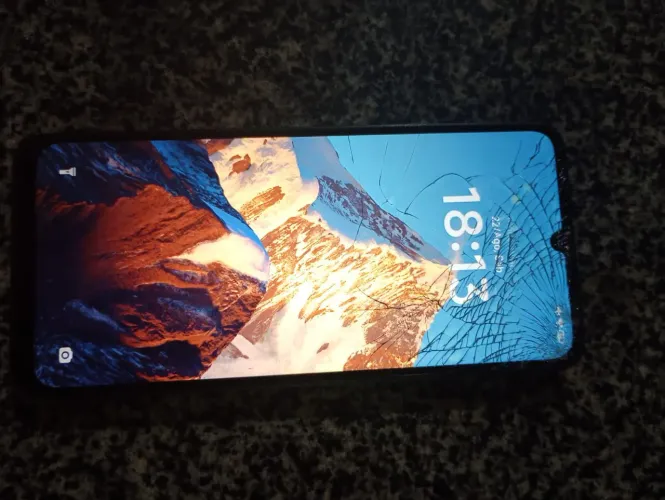 Gostaria de vender esse redmi 13c, ta com 1 ano e meio usado!! bonzinho!!defeito é a tela.