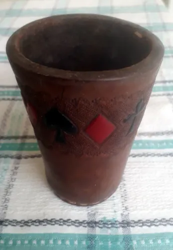 Copo de couro para jogo de dados