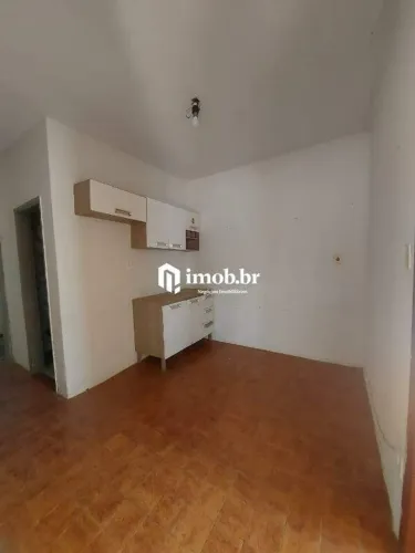 Casa de Fundo no Bairro Estados Unidos com 2 Quartos