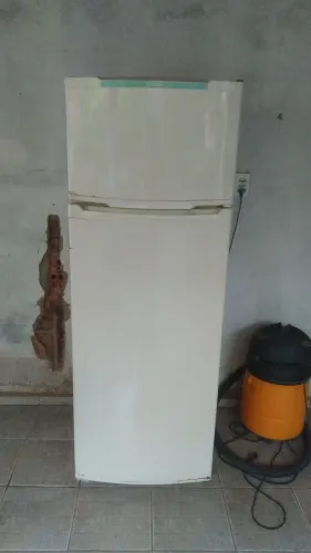 Geladeira cônsul,gelando perfeitamente 300$