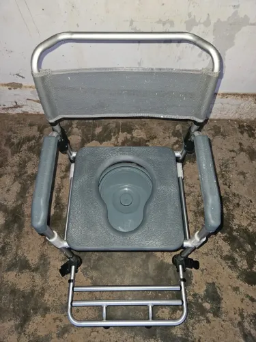 CADEIRA BANHO ALUMINIO 135KG DESMONTÁVEL