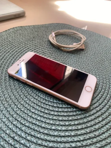 iPhone 8 conservado 