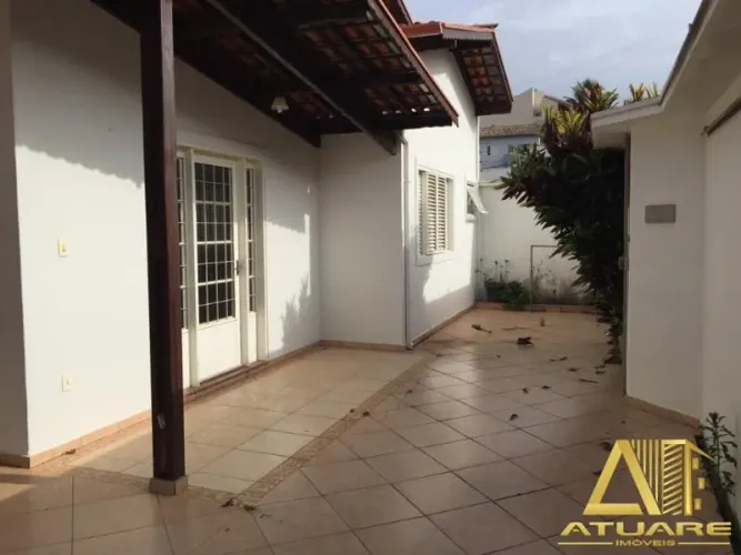 LOCAÇÃO| Casa ampla, ótimo padrão! Localizada no bairro Altaville em Pouso Alegre-MG!