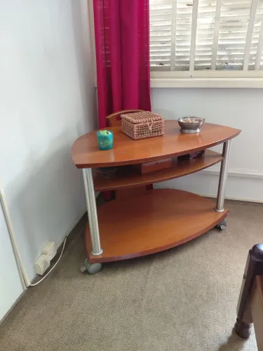 Cama / criado mudo / rock tv / escrivaninha