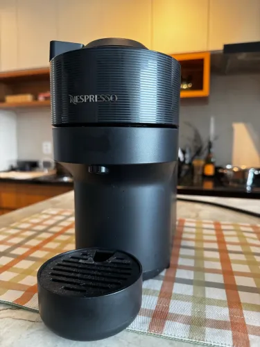 Cafeteira Nespresso Vertuo Pop - pouquíssimo uso!