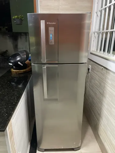 Vendo Geladeira Eletrolux 