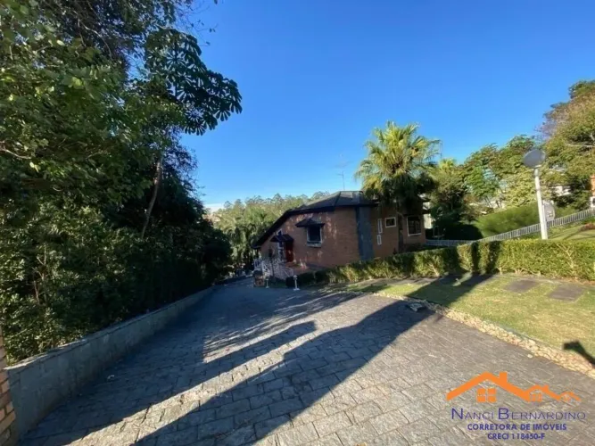 CASA COM PISCINA , VALE A PENA CONFERIR!