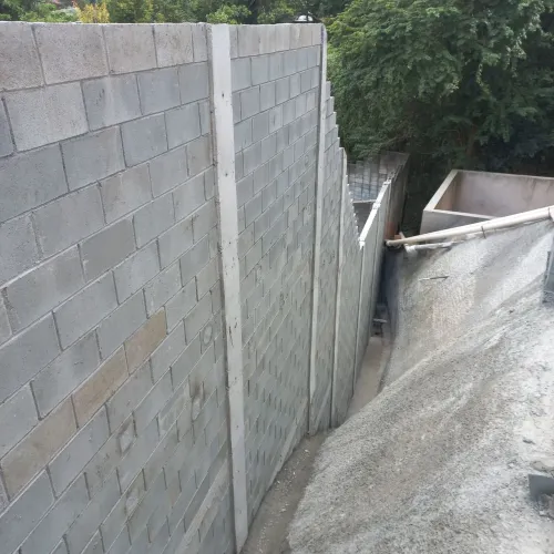 Pedreiro em ação embu das artes e região.