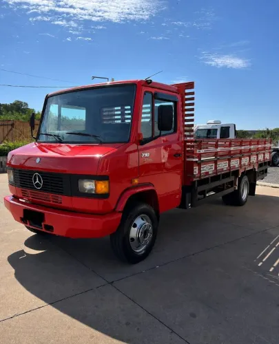 Mercedes bens 710 2011