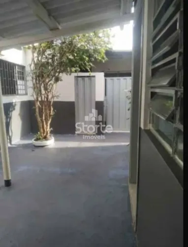 Casa com 1 dormitório para alugar, 35 m² por R$ 1.415/mês - Santa Mônica - Uberlândia/MG